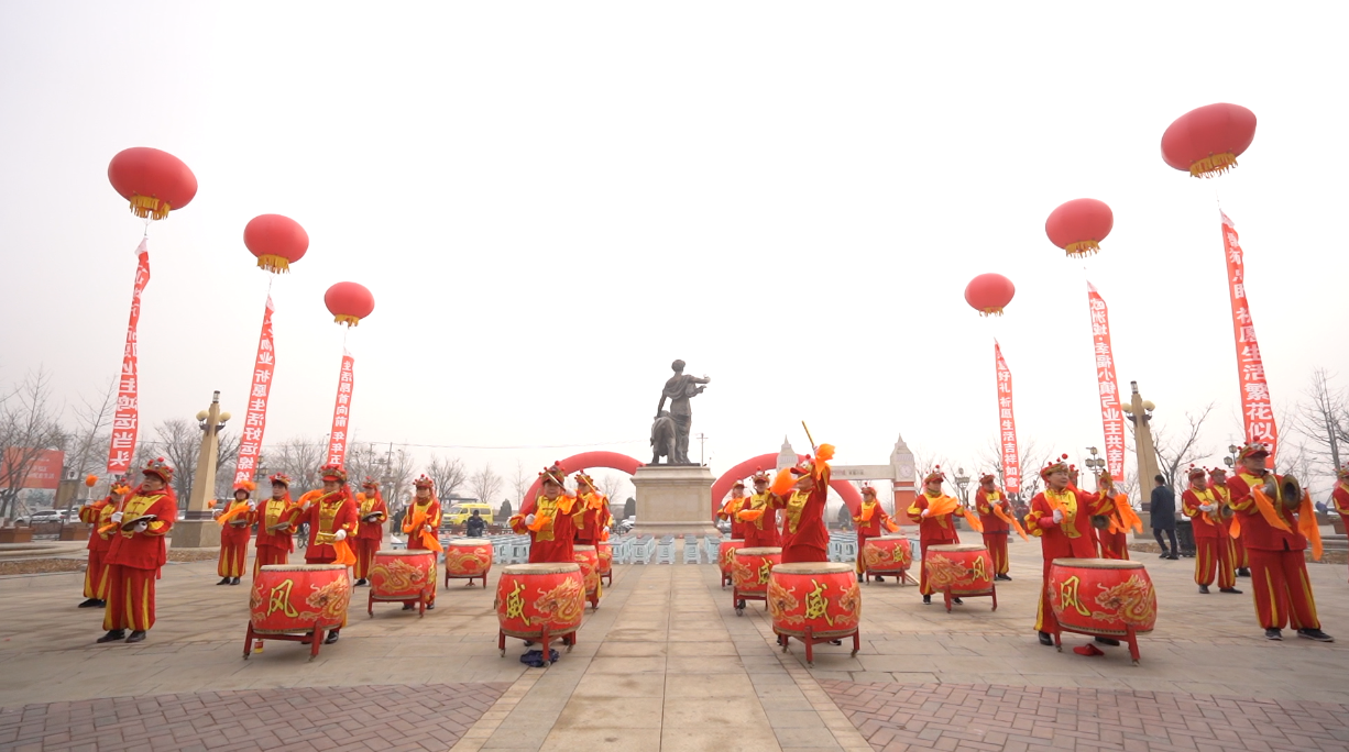 龍?zhí)ь^賞舞獅，二月二齊聚歐洲城·幸福小鎮(zhèn)(圖1)